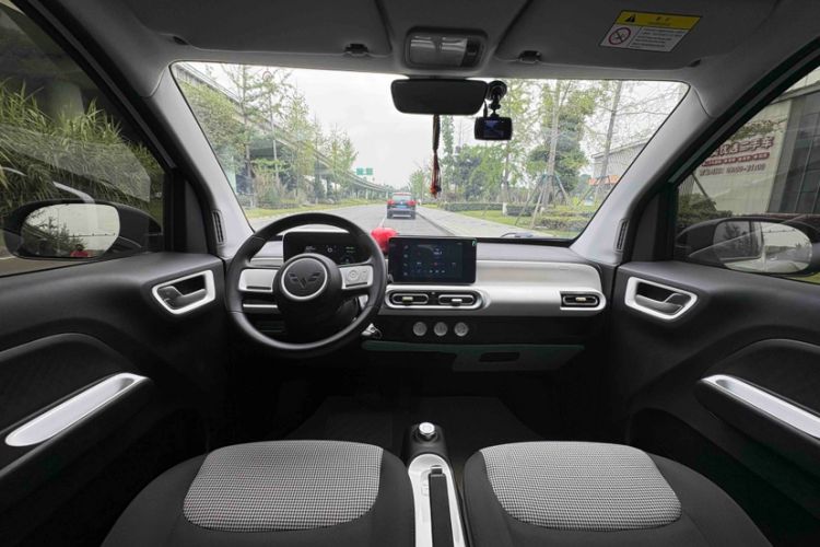 Used Wuling Hongguang MINIEV 2024 3rd Generation 215km Advanced Version Interior 4