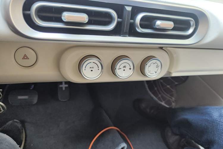 Used Wuling Hongguang MINIEV 2024 3rd Generation 215km Advanced Version Audio And AC Panel