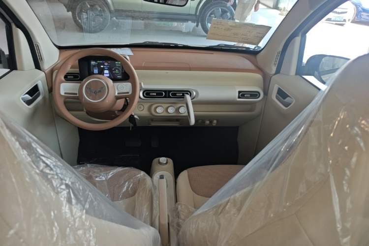 Used Wuling Hongguang MINIEV 2024 3rd Generation 215km Youth Edition Center Console