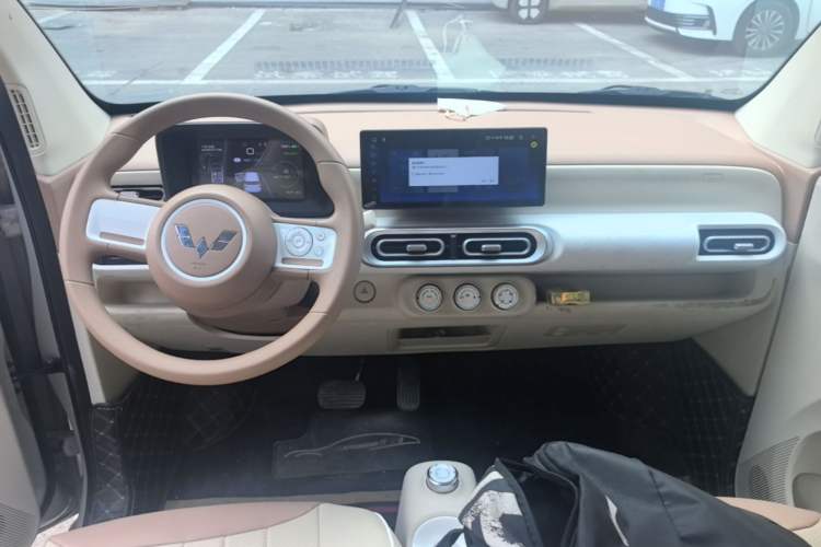 Used Wuling Hongguang MINIEV 2024 3rd Generation 215km Youth Edition Center Console