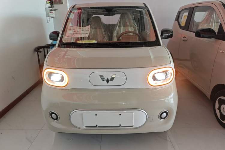 Used Wuling Hongguang MINIEV 2024 3rd Generation 215km Youth Edition Front
