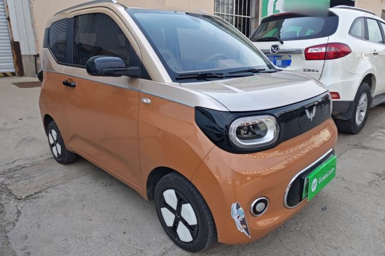 Used Wuling Hongguang MINIEV 2024 3rd Generation 215km Advanced Version Front Right 45 Deg