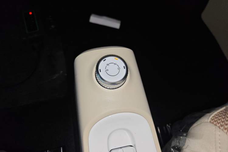 Used Wuling Hongguang MINIEV 2024 3rd Generation 215km Youth Edition Gear Lever