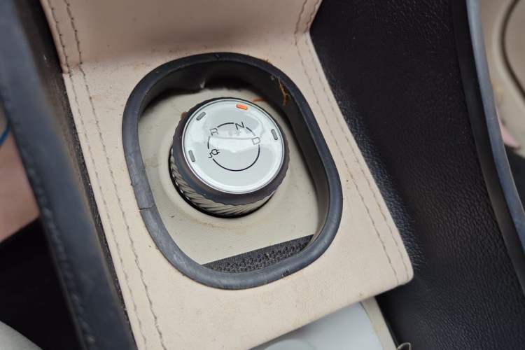 Used Wuling Hongguang MINIEV 2024 3rd Generation 215km Youth Edition Gear Lever