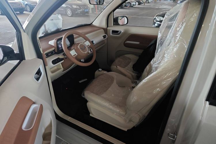Used Wuling Hongguang MINIEV 2024 3rd Generation 215km Youth Edition Interior 3