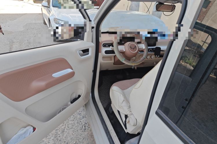 Used Wuling Hongguang MINIEV 2024 3rd Generation 215km Advanced Version Interior 3