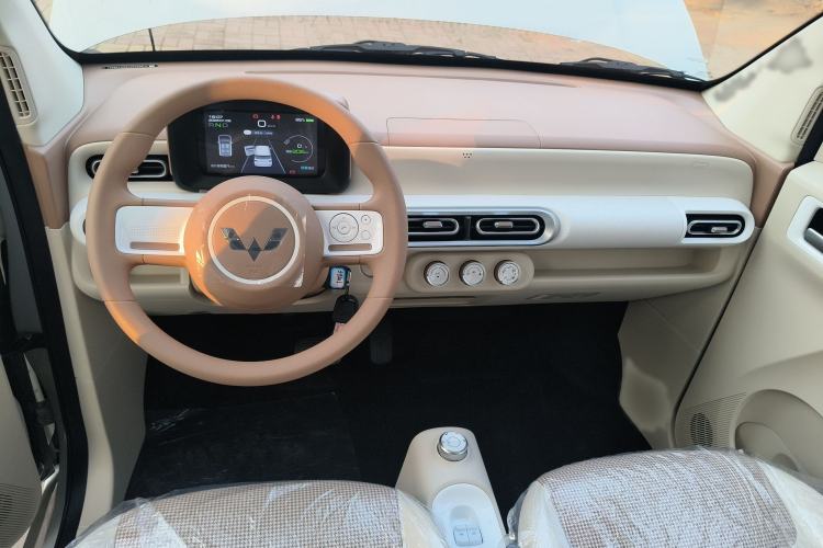 Used Wuling Hongguang MINIEV 2024 3rd Generation 215km Youth Edition Interior 3