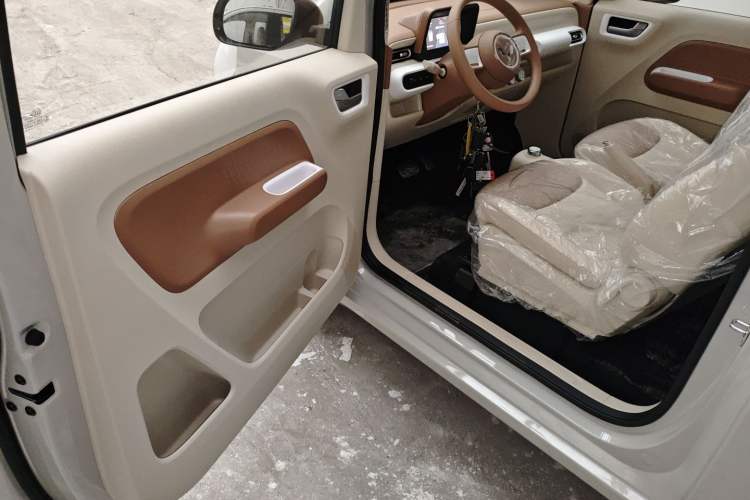 Used Wuling Hongguang MINIEV 2024 3rd Generation 215km Youth Edition Interior 3