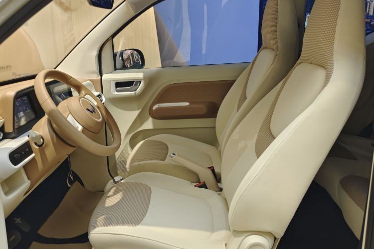 Used Wuling Hongguang MINIEV 2024 3rd Generation 215km Advanced Version Left Front Seat
