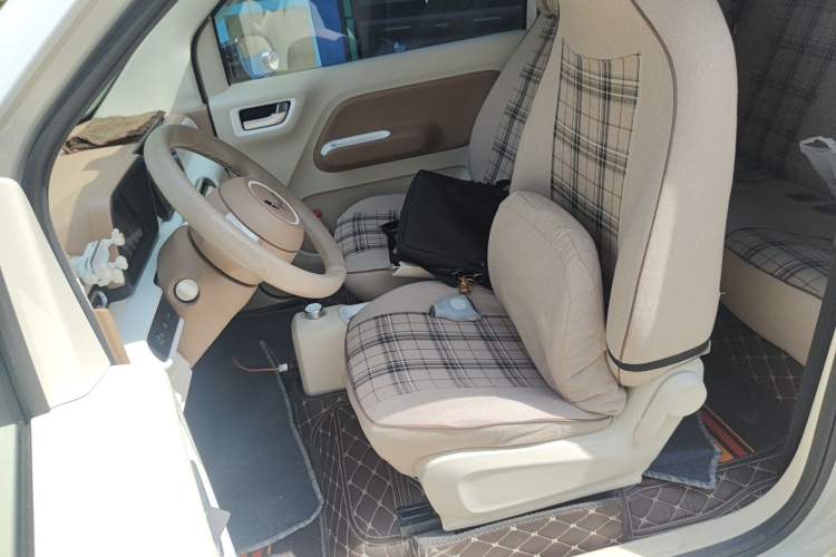 Used Wuling Hongguang MINIEV 2024 3rd Generation 215km Advanced Version Left Front Seat