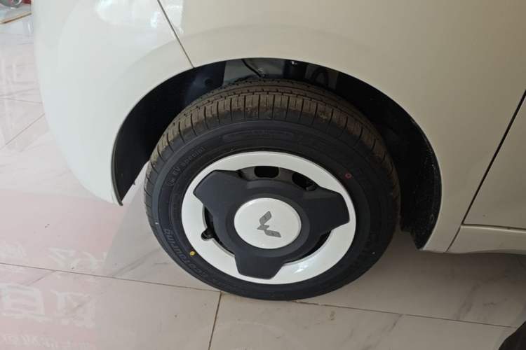 Used Wuling Hongguang MINIEV 2024 3rd Generation 215km Youth Edition Left Front Wheel Hub