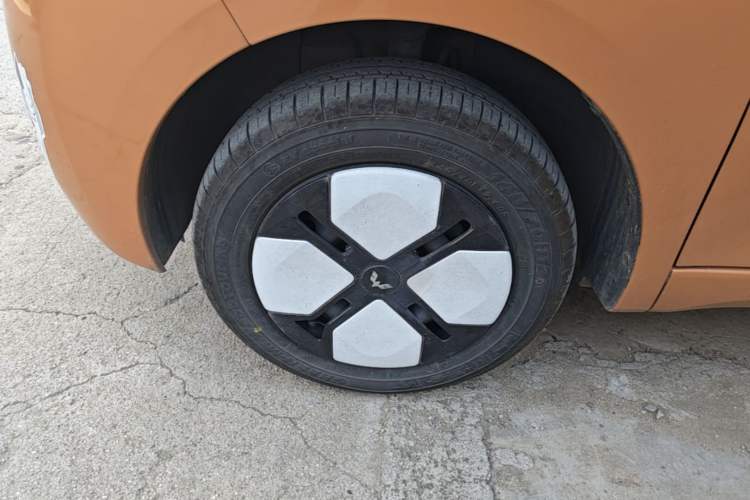 Used Wuling Hongguang MINIEV 2024 3rd Generation 215km Advanced Version Left Front Wheel Hub