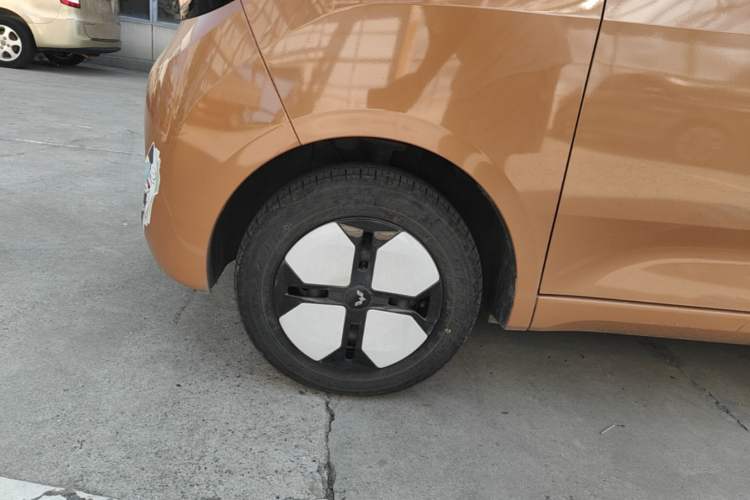 Used Wuling Hongguang MINIEV 2024 3rd Generation 215km Advanced Version Left Front Wheel Hub