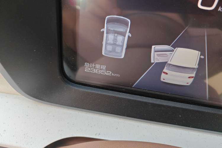 Used Wuling Hongguang MINIEV 2024 3rd Generation 215km Advanced Version Odometer Close Up