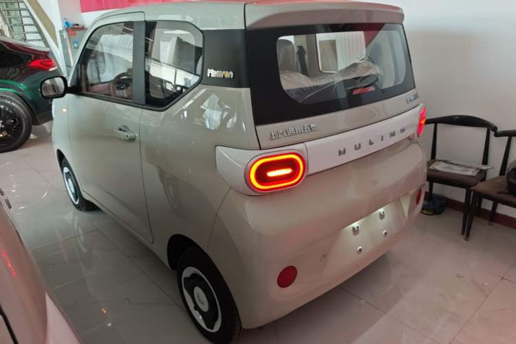 Used Wuling Hongguang MINIEV 2024 3rd Generation 215km Youth Edition Rear Left 45 Deg