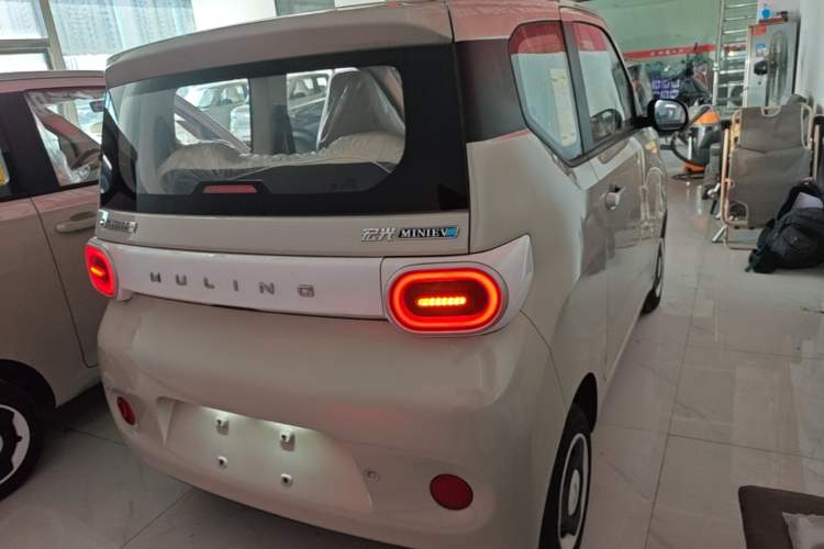 Used Wuling Hongguang MINIEV 2024 3rd Generation 215km Youth Edition Rear Right 45 Deg