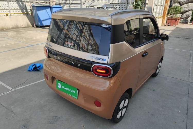 Used Wuling Hongguang MINIEV 2024 3rd Generation 215km Advanced Version Rear Right 45 Deg