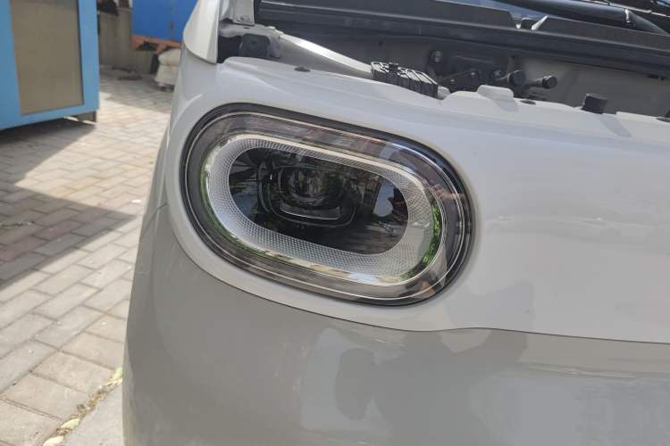 Used Wuling Hongguang MINIEV 2024 3rd Generation 215km Advanced Version Right Front Headlight