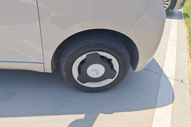 Used Wuling Hongguang MINIEV 2024 3rd Generation 215km Youth Edition Right Front Wheel Hub