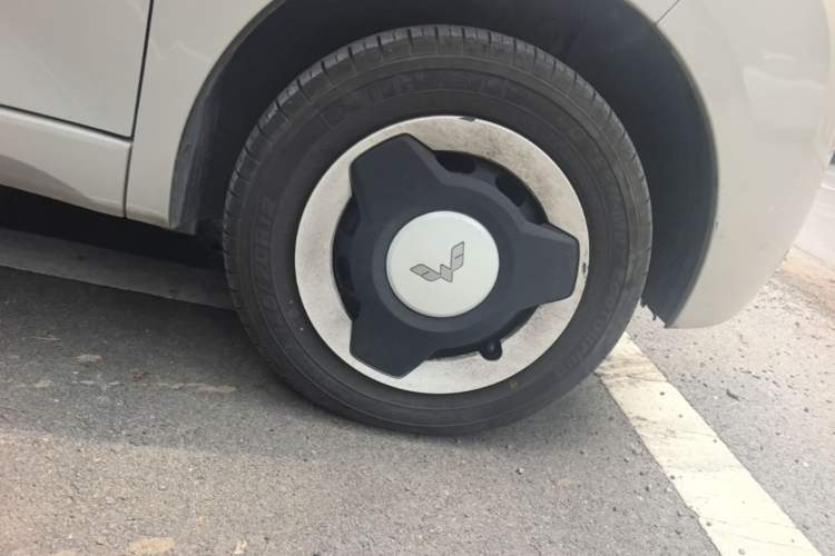 Used Wuling Hongguang MINIEV 2024 3rd Generation 215km Youth Edition Right Front Wheel Hub
