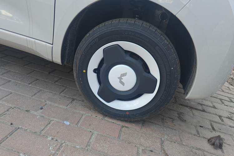 Used Wuling Hongguang MINIEV 2024 3rd Generation 215km Youth Edition Right Front Wheel Hub