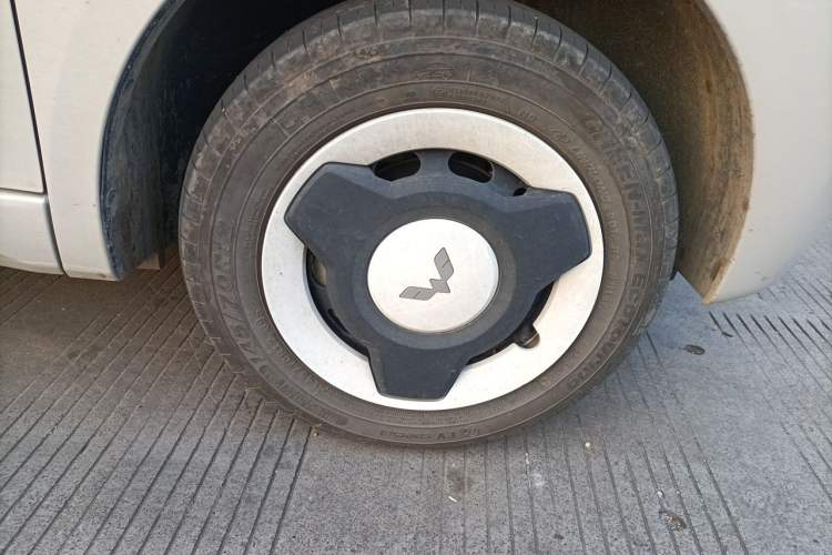 Used Wuling Hongguang MINIEV 2024 3rd Generation 215km Youth Edition Right Front Wheel Hub