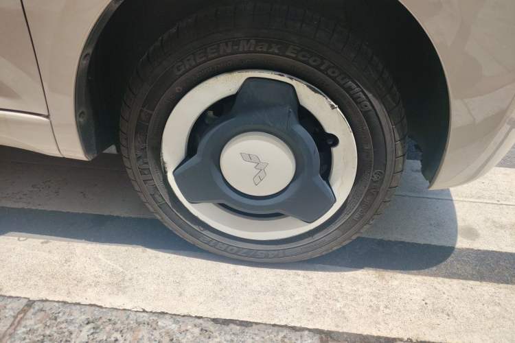 Used Wuling Hongguang MINIEV 2024 3rd Generation 215km Youth Edition Right Front Wheel Hub