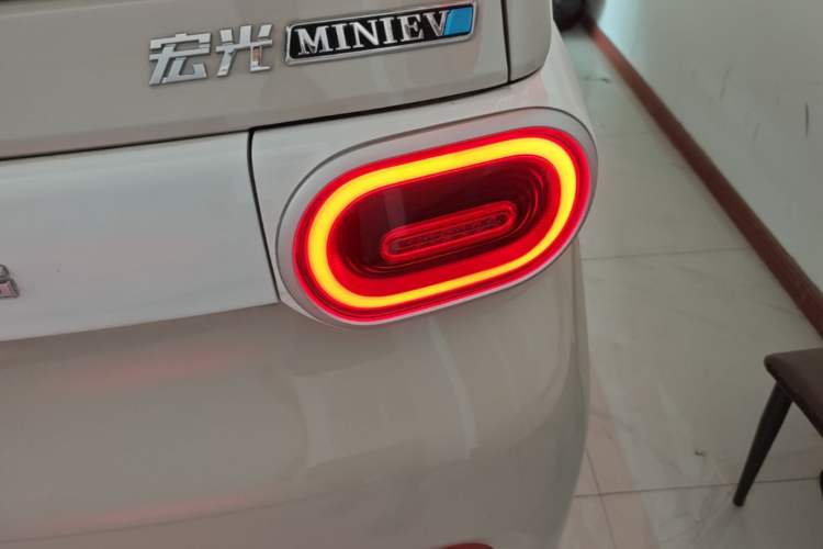 Used Wuling Hongguang MINIEV 2024 3rd Generation 215km Youth Edition Right Rear Taillight