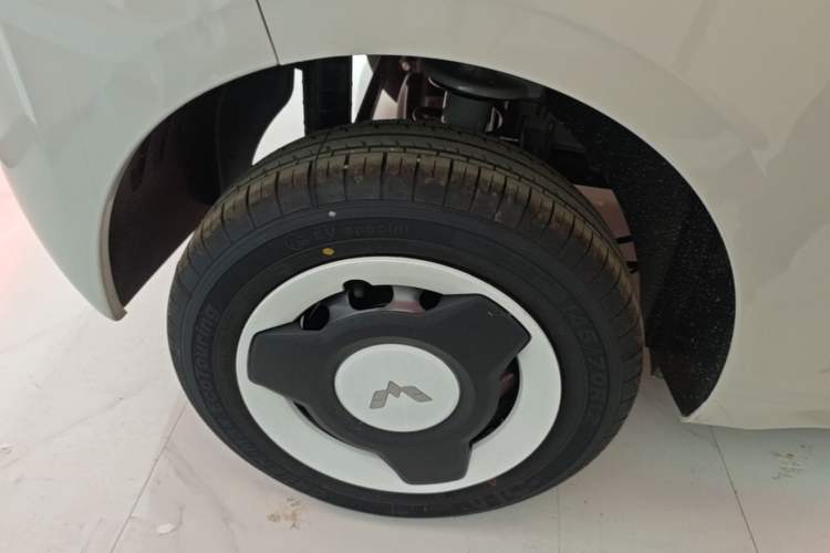 Used Wuling Hongguang MINIEV 2024 3rd Generation 215km Youth Edition Right Rear Wheel Hub