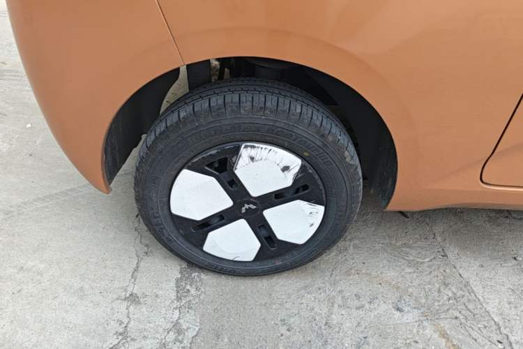 Used Wuling Hongguang MINIEV 2024 3rd Generation 215km Advanced Version Right Rear Wheel Hub