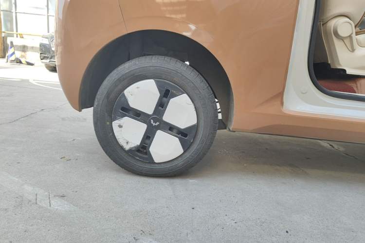 Used Wuling Hongguang MINIEV 2024 3rd Generation 215km Advanced Version Right Rear Wheel Hub