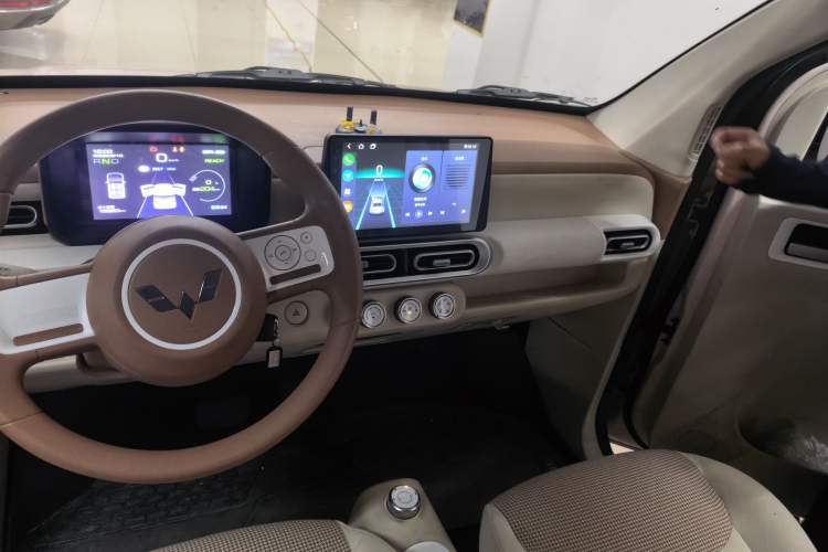 Used Wuling Hongguang MINIEV 2024 3rd Generation 215km Youth Edition Center Console