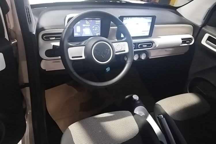 Used Wuling Hongguang MINIEV 2024 3rd Generation 215km Youth Edition Center Console