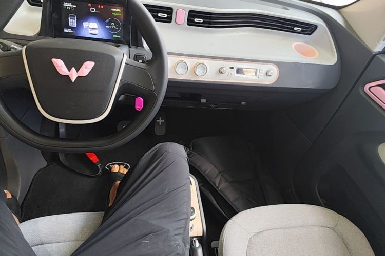 Used Wuling Hongguang MINIEV 2024 3rd Generation 170 km Center Console