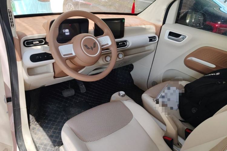 Used Wuling Hongguang MINIEV 2024 3rd Generation 170 km Center Console