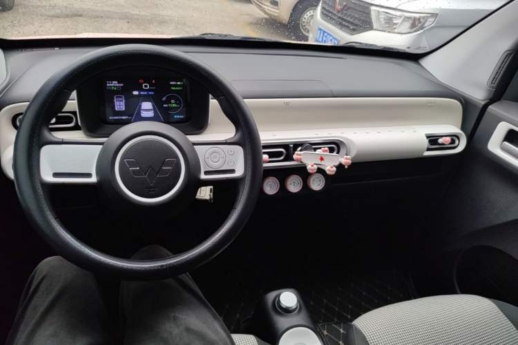 Used Wuling Hongguang MINIEV 2024 3rd Generation 215km Youth Edition Center Console