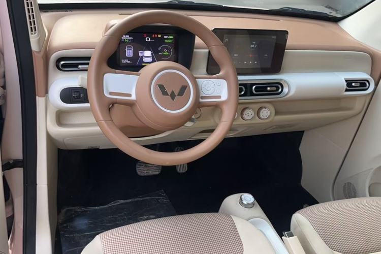 Used Wuling Hongguang MINIEV 2024 3rd Generation 170 km Center Console