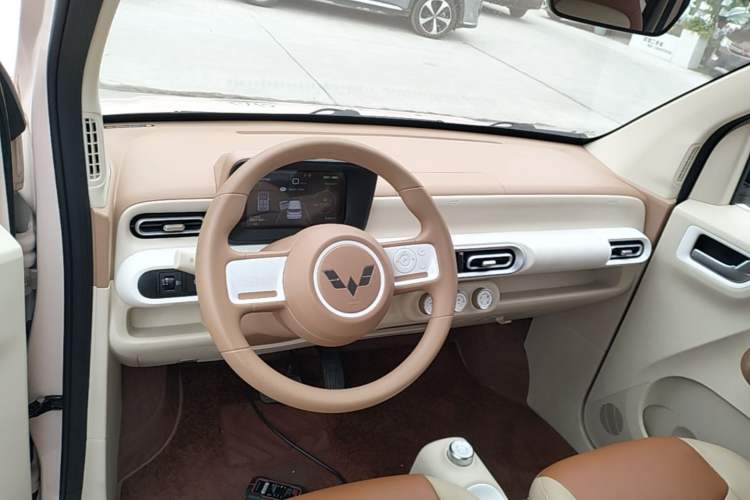 Used Wuling Hongguang MINIEV 2024 3rd Generation 215km Youth Edition Center Console