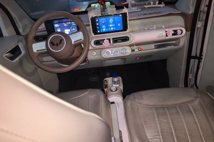 Used Wuling Hongguang MINIEV 2024 3rd Generation 170 km Center Console