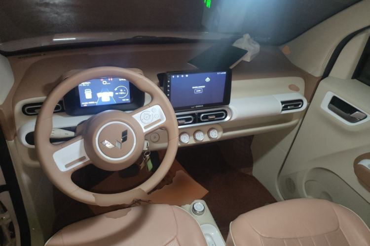 Used Wuling Hongguang MINIEV 2024 3rd Generation 215km Youth Edition Center Console