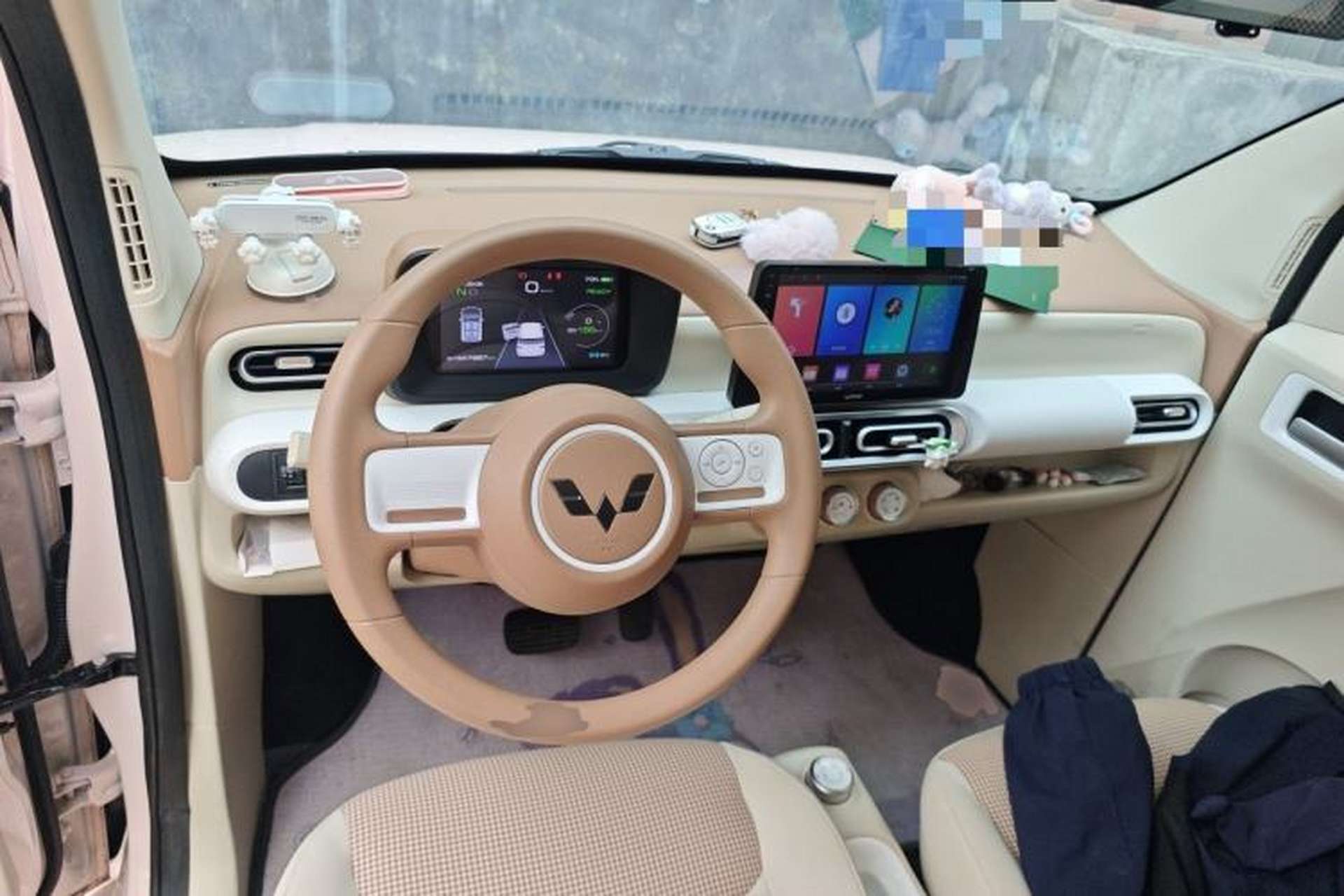 Used Wuling Hongguang MINIEV 2024 3rd Generation 215km Youth Edition Center Console