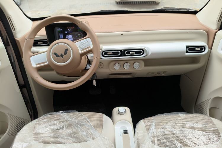 Used Wuling Hongguang MINIEV 2024 3rd Generation 215km Youth Edition Center Console