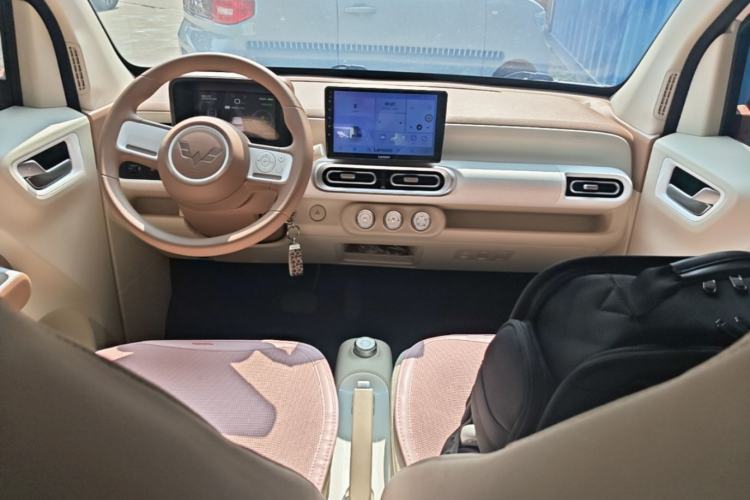 Used Wuling Hongguang MINIEV 2024 3rd Generation 215km Youth Edition Center Console