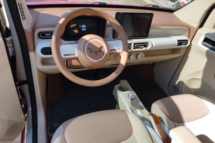 Used Wuling Hongguang MINIEV 2024 3rd Generation 215km Youth Edition Center Console