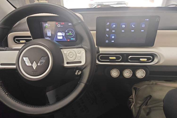 Used Wuling Hongguang MINIEV 2024 3rd Generation 215km Advanced Version Center Console