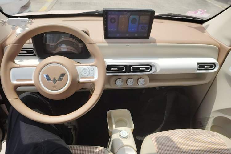 Used Wuling Hongguang MINIEV 2024 3rd Generation 215km Youth Edition Center Console