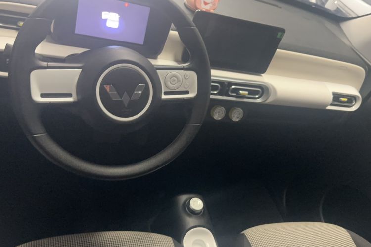 Used Wuling Hongguang MINIEV 2024 3rd Generation 170 km Center Console