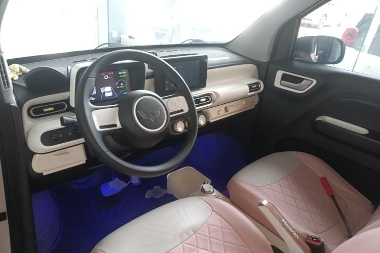 Used Wuling Hongguang MINIEV 2024 3rd Generation 170 km Center Console