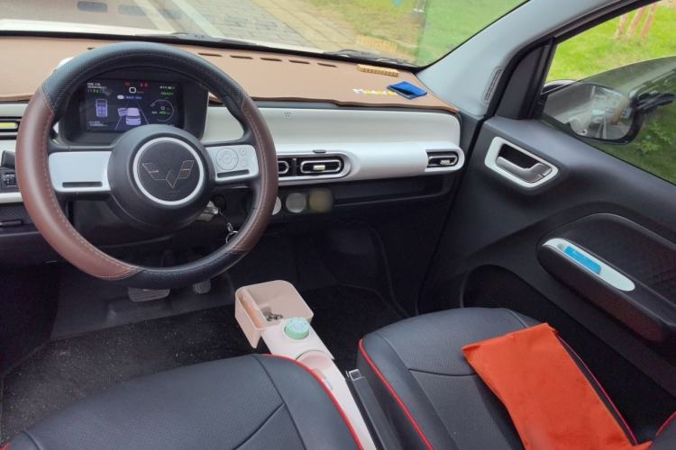 Used Wuling Hongguang MINIEV 2024 Third Generation 120 km Center Console