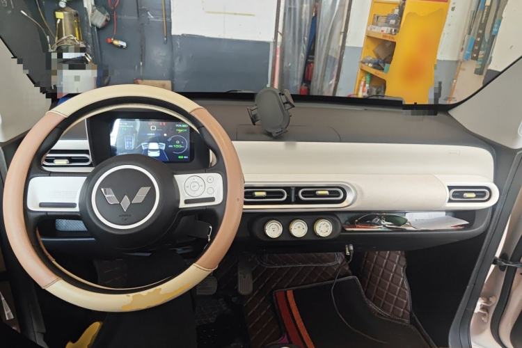 Used Wuling Hongguang MINIEV 2024 3rd Generation 215km Youth Edition Center Console